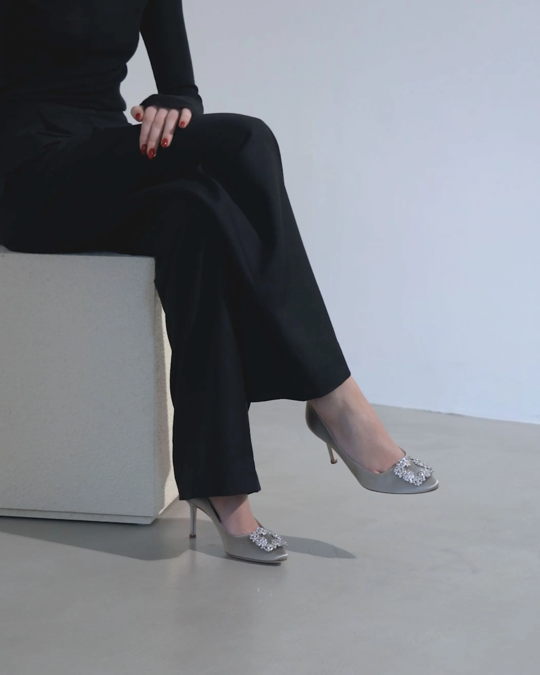 Hangisi 70 silver grey satin pump