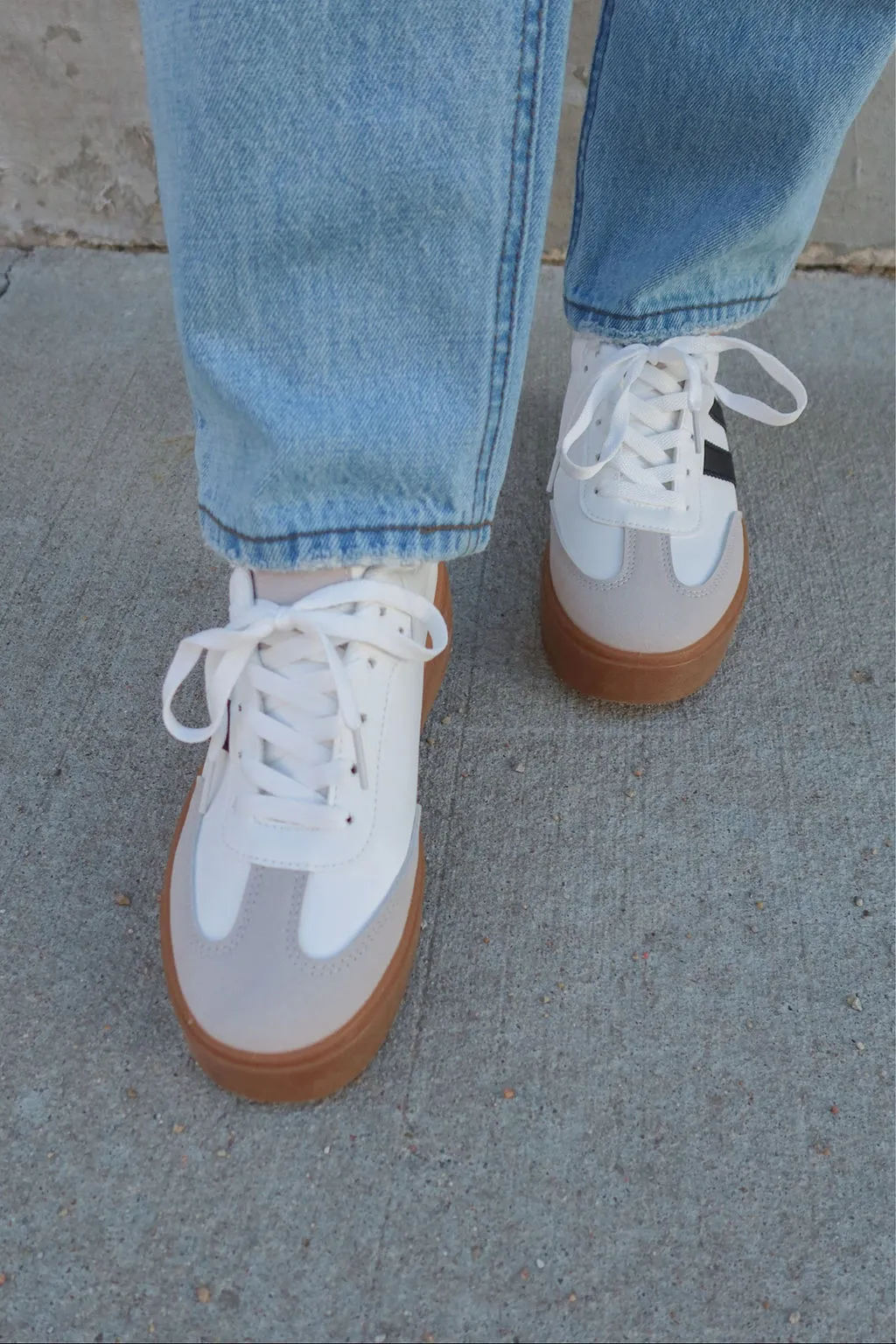 Laili White And Black Tennis Shoes