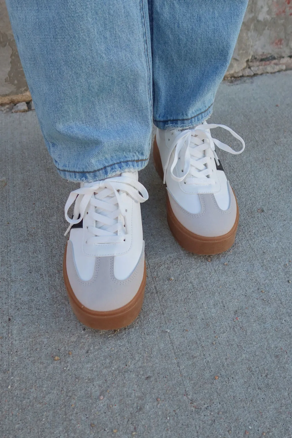 Laili White And Black Tennis Shoes