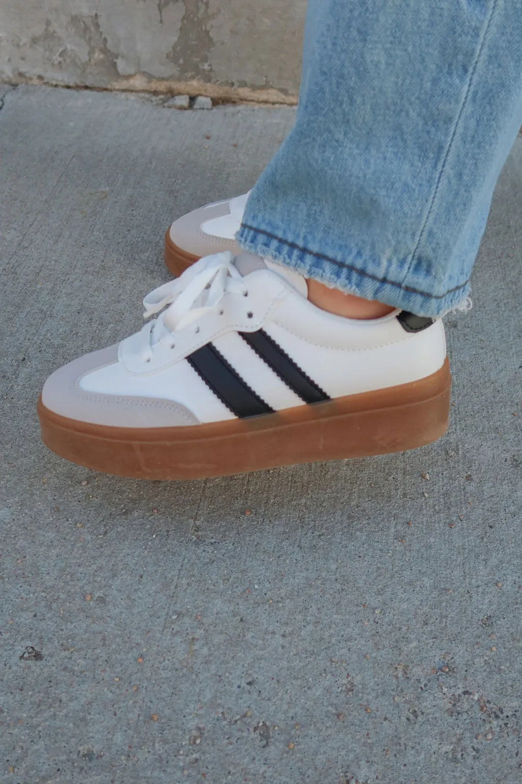 Laili White And Black Tennis Shoes