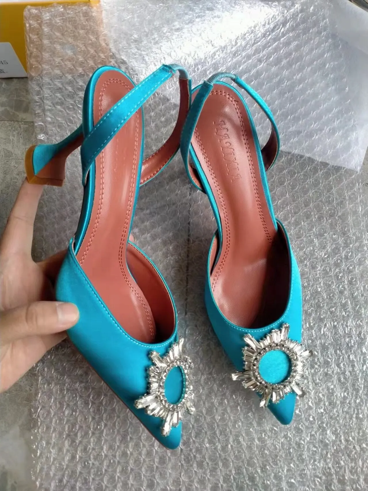 New Satin Women High Heeled Sandals Elegant Pointed Toe Sunflower Crystal Buckle Embellish Studded Sandals Summer Wedding Shoes