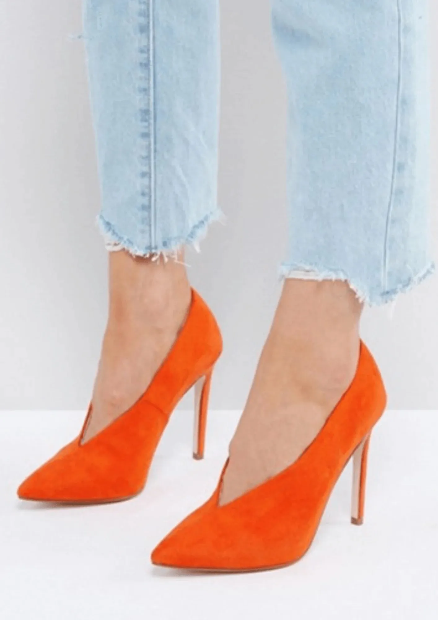 ORANGE POINTED PUMPS