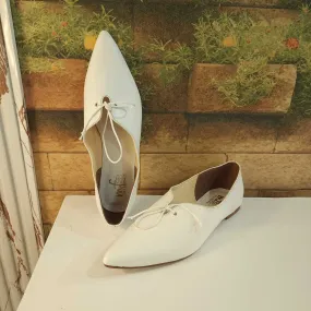 White Pointed Pumps in Flat