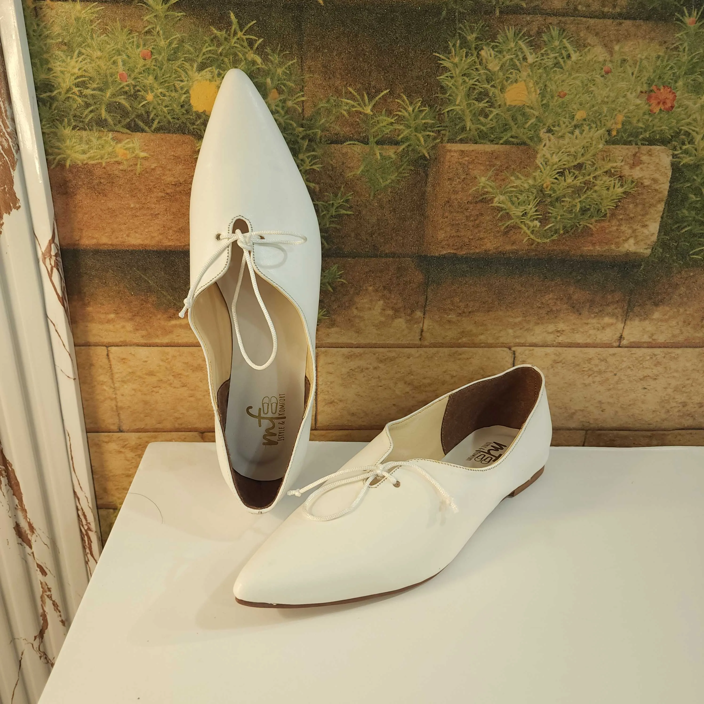 White Pointed Pumps in Flat