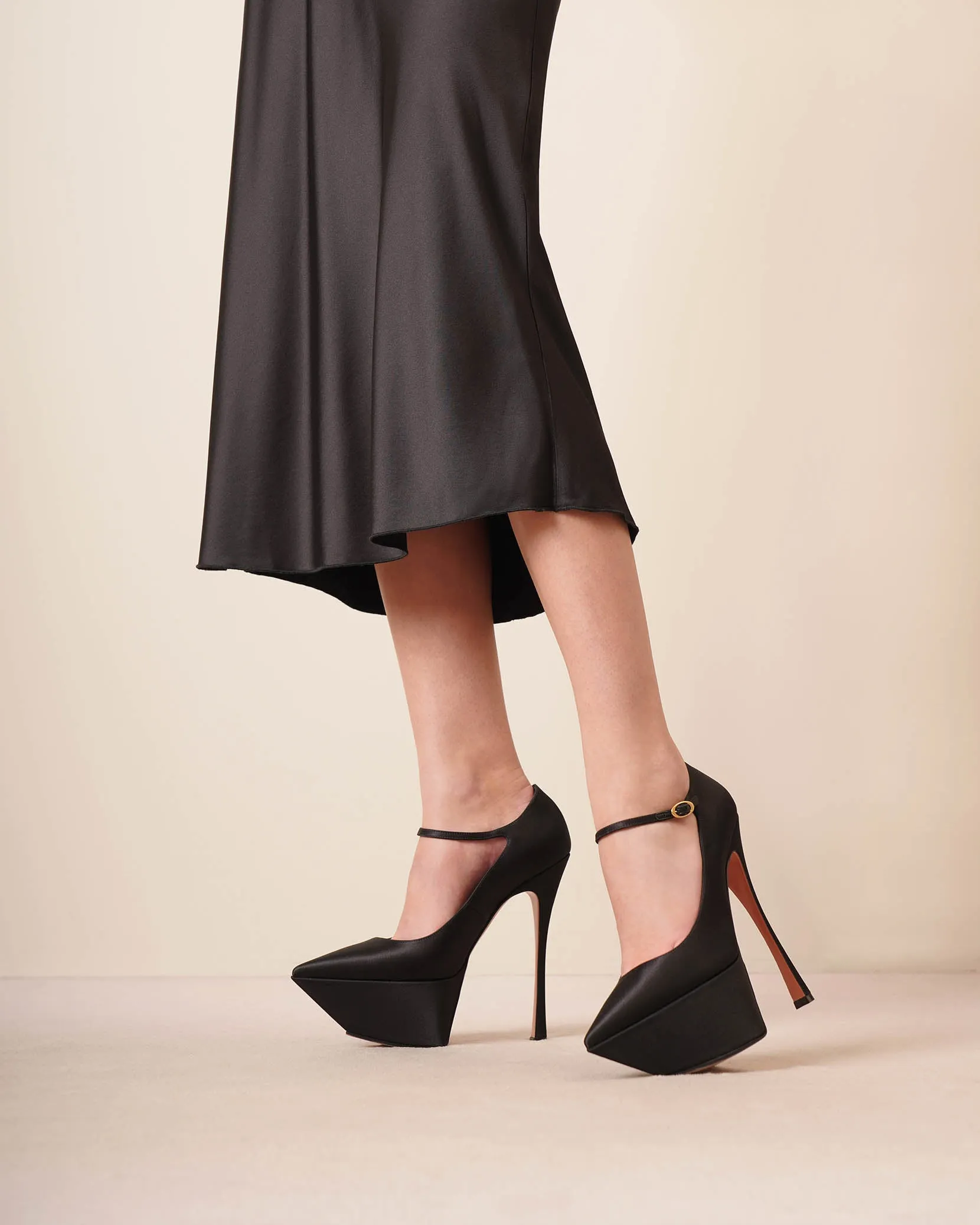Yigit 150 black satin pumps